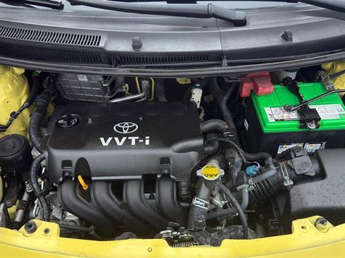 Used 2010 Toyota Yaris 2-Door Hatchback FWD image 5
