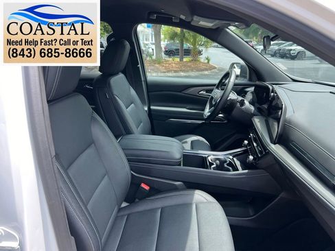 Used 2025 Chevrolet Traverse LT FWD image 25