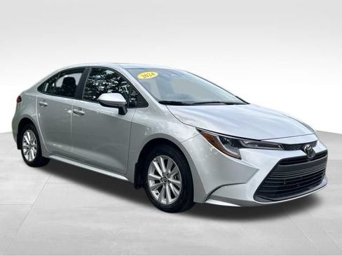 Used 2024 Toyota Corolla LE w/ LE Convenience Package FWD image 11
