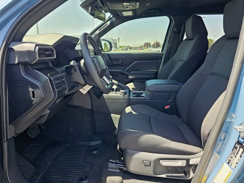 Used 2025 Toyota 4Runner SR5 AWD/4WD image 19