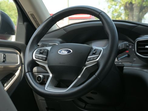 Used 2023 Ford Explorer Limited AWD/4WD image 20