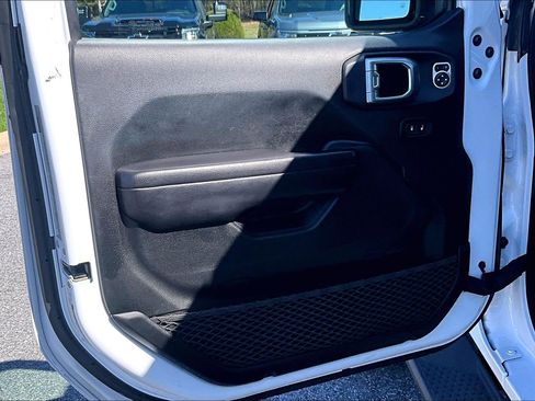 Used 2018 Jeep Wrangler Sport S image 19