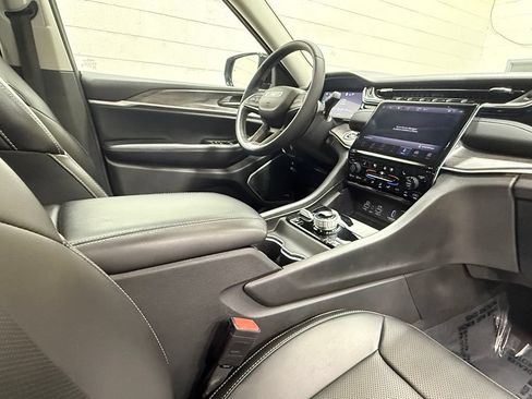Used 2023 Jeep Grand Cherokee 30th Anniversary AWD/4WD image 38