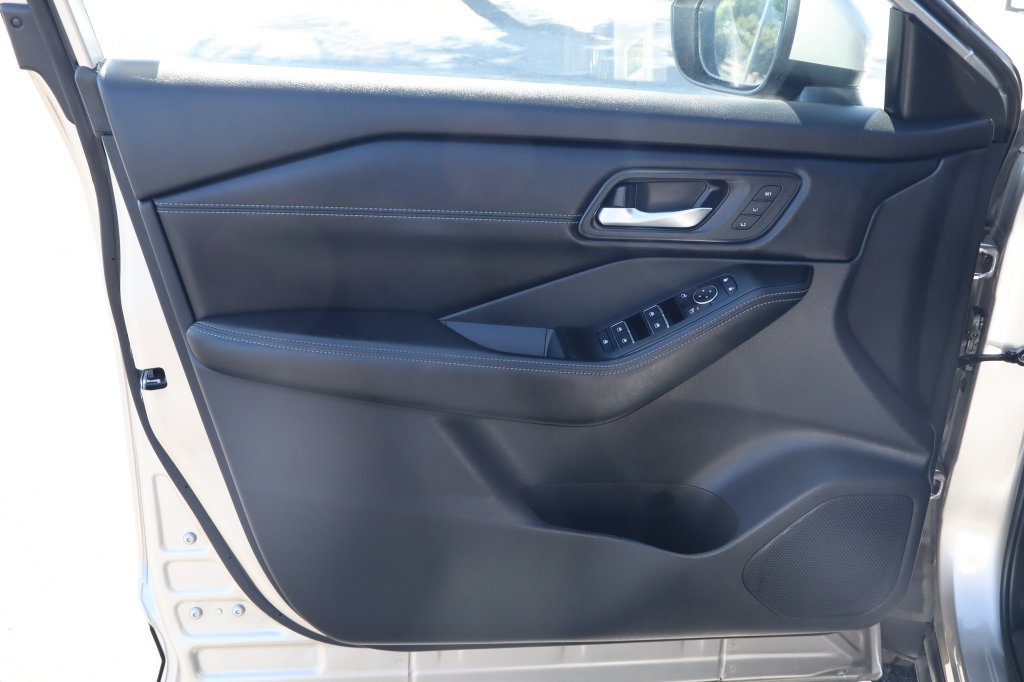 Used 2025 Nissan Rogue SL w/ SL Premium Package AWD/4WD image 13