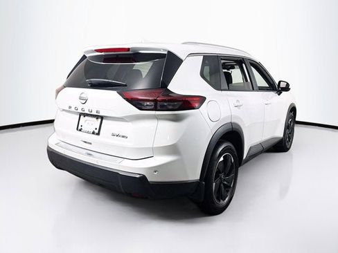 Used 2024 Nissan Rogue SV w/ SV Premium Package image 5