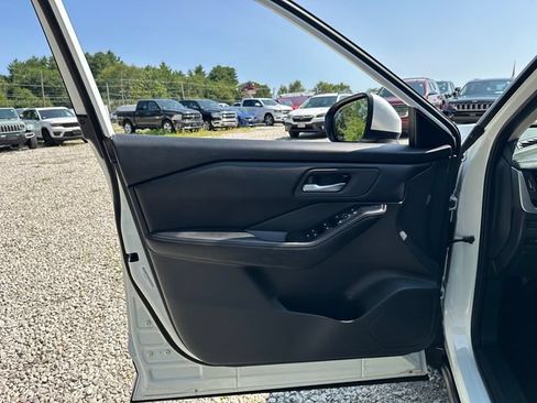 Used 2025 Nissan Rogue SV AWD/4WD image 22