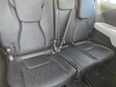 Used 2024 Kia Carnival LX FWD image 15