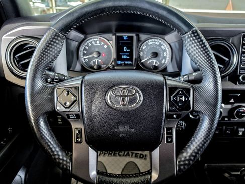 Used 2021 Toyota Tacoma TRD Off-Road w/ Technology Package image 10