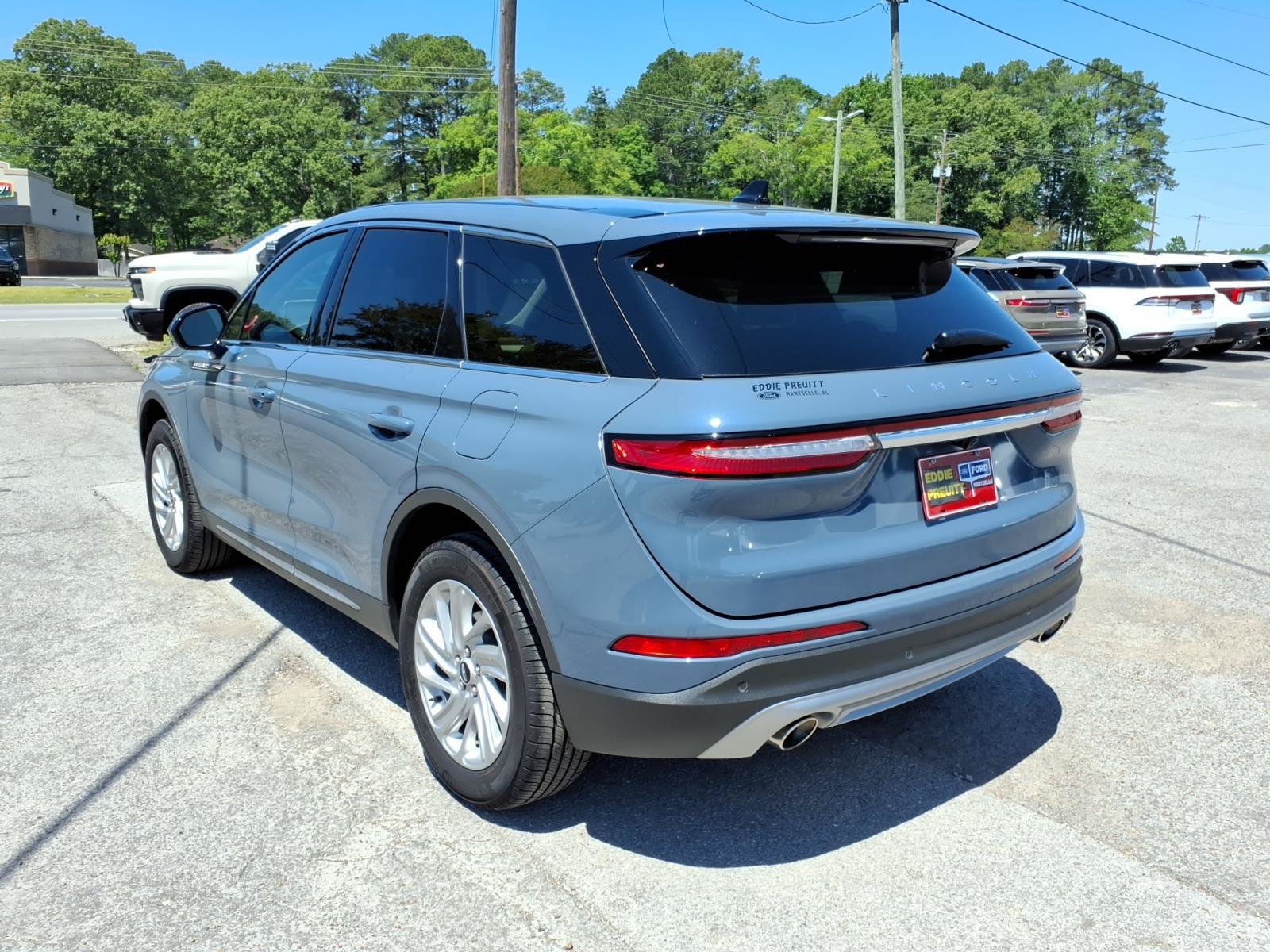 Used 2025 Lincoln Corsair AWD image 3