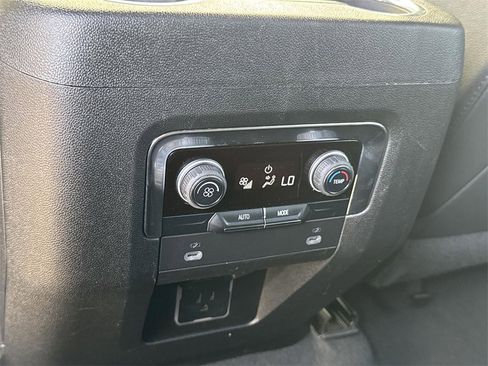 Used 2024 Chevrolet Suburban LT image 19
