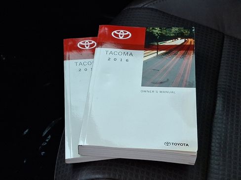 Used 2016 Toyota Tacoma Limited image 27