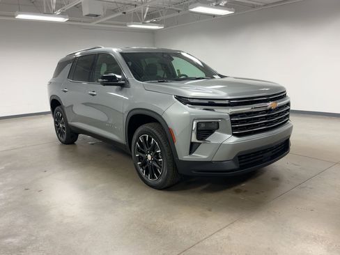 New 2026 Chevrolet Traverse LT w/ Sun and Wheel Package image 7