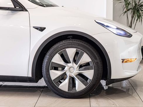 Used 2021 Tesla Model Y Long Range AWD/4WD image 11
