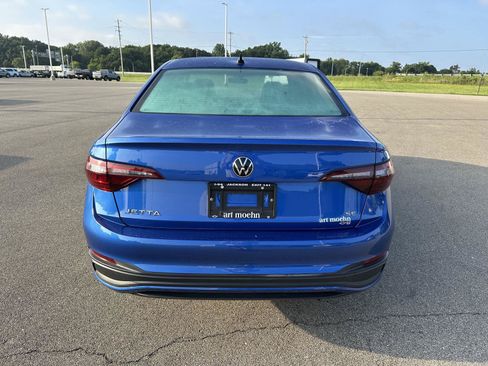 Used 2024 Volkswagen Jetta SE FWD image 6