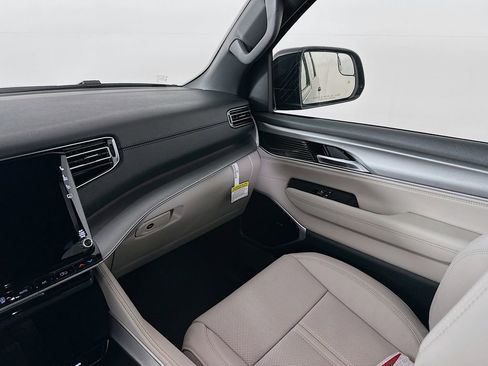 New 2026 Jeep Grand Wagoneer Limited AWD/4WD image 31