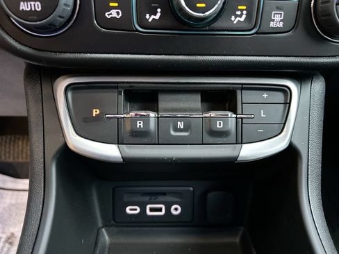 Used 2024 GMC Terrain SLT w/ LPO, Floor Liner Package AWD/4WD image 19