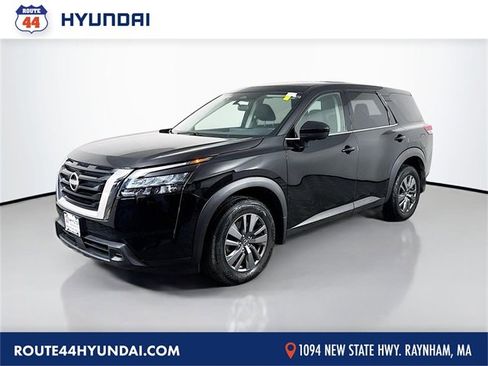 Used 2024 Nissan Pathfinder S image 1