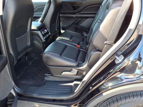 Used 2023 Lincoln Aviator AWD image 18