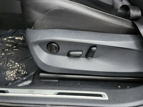 Used 2022 Volkswagen Tiguan SE R-Line image 24