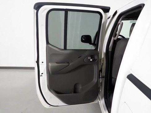 Used 2018 Nissan Frontier SV w/ Value Truck Package image 40