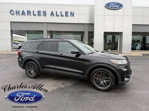 Used 2025 Ford Explorer ST w/ Sun And Sound Package AWD/4WD image 2