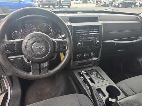 Used 2012 Jeep Liberty Sport image 8