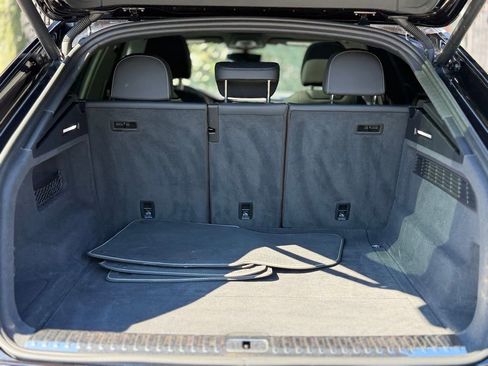 Used 2019 Audi Q8 Premium Plus w/ Premium Plus image 18