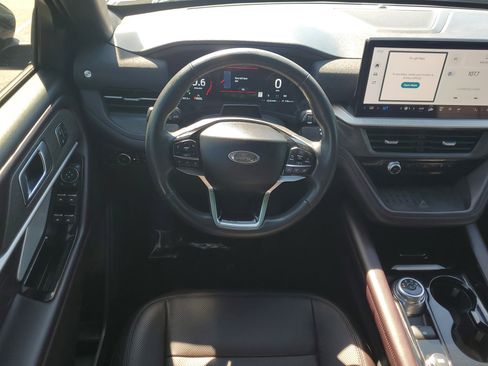 Certified 2025 Ford Explorer Platinum w/ Ultimate Package image 19