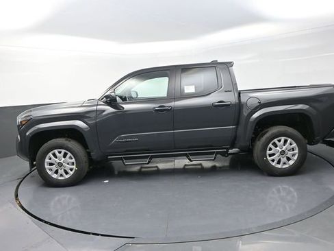 Used 2025 Toyota Tacoma SR5 w/ SR5 Upgrade Package image 4