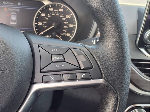 Used 2025 Nissan Altima 2.5 SV FWD image 17