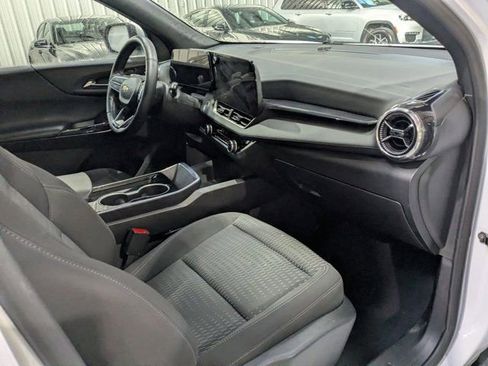 Used 2025 Chevrolet Equinox LT image 32