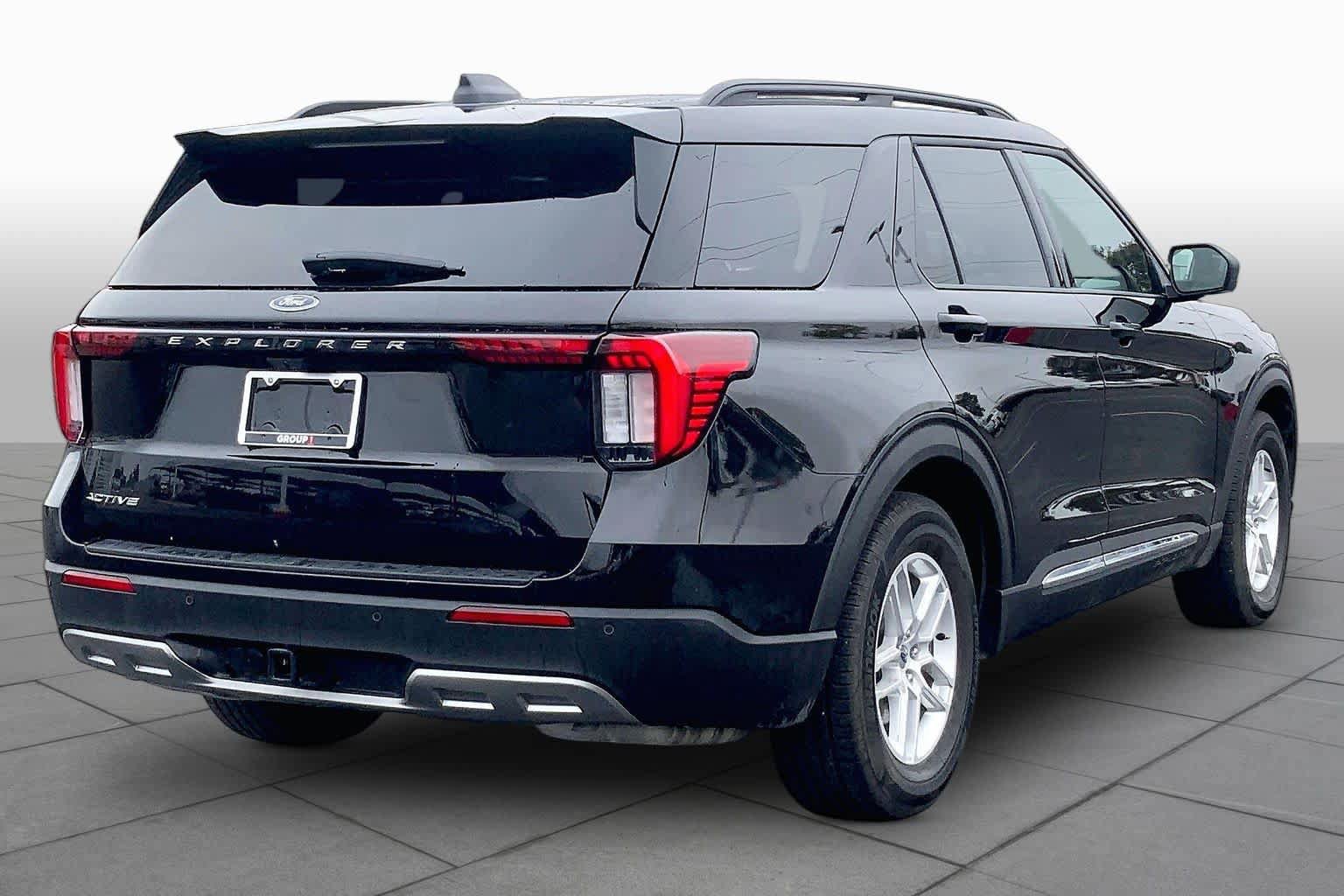 Used 2025 Ford Explorer Active w/ Active Comfort Package RWD image 13