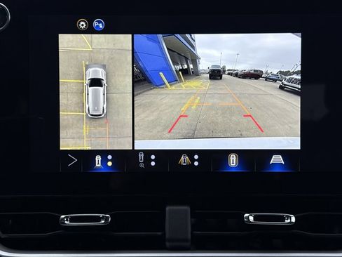 New 2026 Chevrolet Equinox LT w/ Convenience Package II FWD image 9