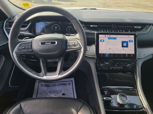 Used 2023 Jeep Grand Cherokee Limited image 14