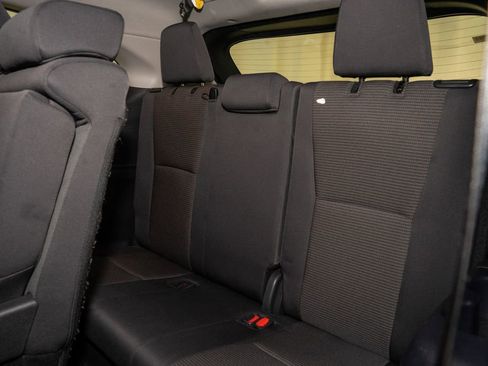 Used 2024 Toyota Highlander LE image 9