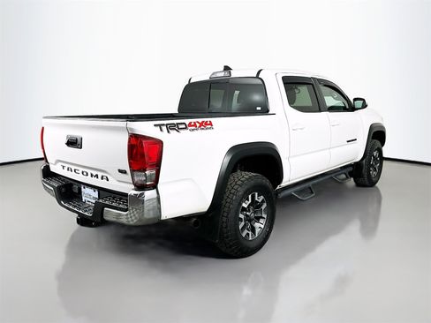 Certified 2017 Toyota Tacoma TRD Off-Road w/ Tow Package (A/T) image 7
