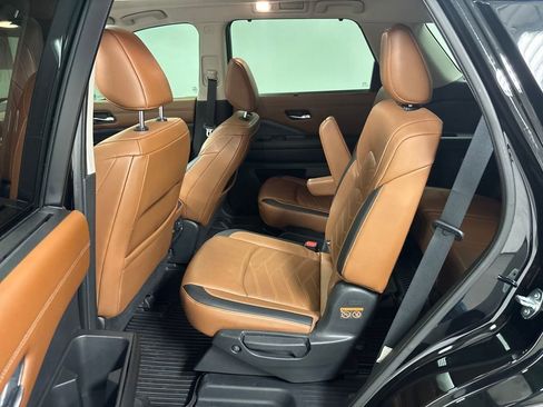 Used 2022 Nissan Pathfinder Platinum w/ Cargo Package image 40