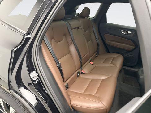 Used 2023 Volvo XC60 B5 Plus w/ Climate Package AWD/4WD image 18