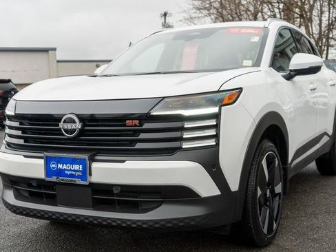 Certified 2025 Nissan Kicks SR AWD/4WD image 2