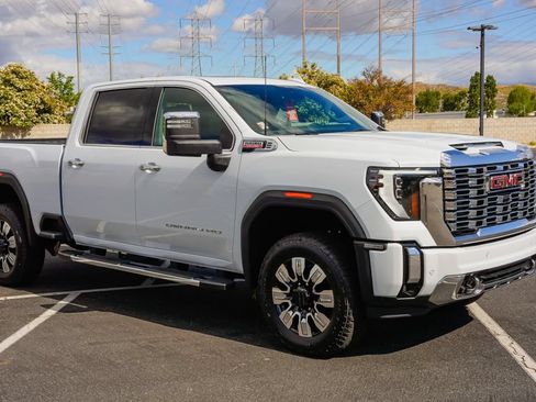 New 2026 GMC Sierra 2500 Denali w/ Denali Reserve Package AWD/4WD image 6