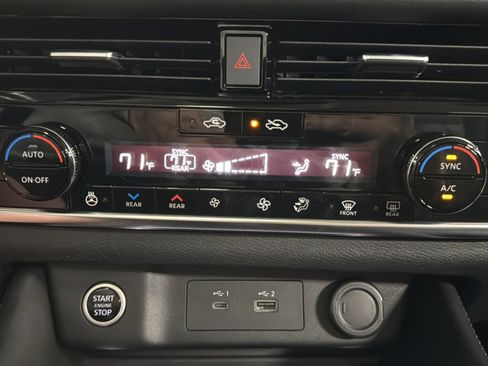 Used 2022 Nissan Rogue Platinum w/ Head-Up Display Package AWD/4WD image 29