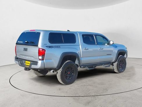 Used 2018 Toyota Tacoma TRD Off-Road w/ Technology Package AWD/4WD image 5