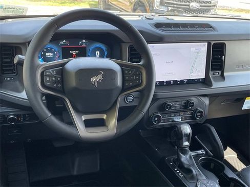 New 2025 Ford Bronco Badlands image 2