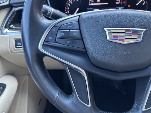 Used 2017 Cadillac XT5 FWD image 16
