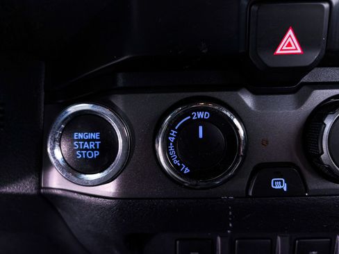 Used 2021 Toyota Tacoma TRD Off-Road w/ Technology Package AWD/4WD image 7