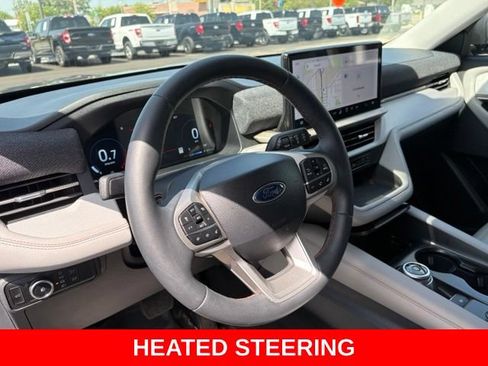 Used 2025 Ford Explorer Active w/ Active Comfort Package AWD/4WD image 3