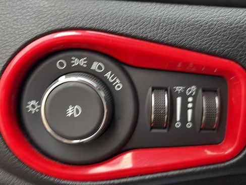 Used 2021 Jeep Renegade Latitude AWD/4WD image 11