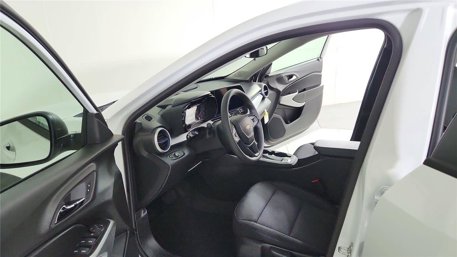 Used 2026 Chevrolet Trax LS FWD image 16