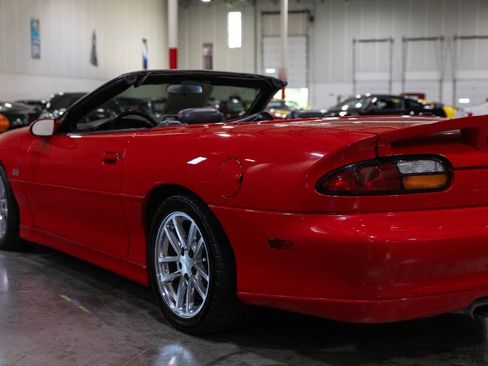 Used 2002 Chevrolet Camaro Z28 w/ SS Performance/Appearance Pkg RWD image 39