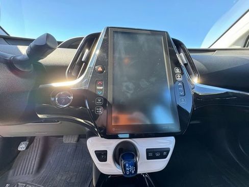 Used 2018 Toyota Prius Prime Premium image 11